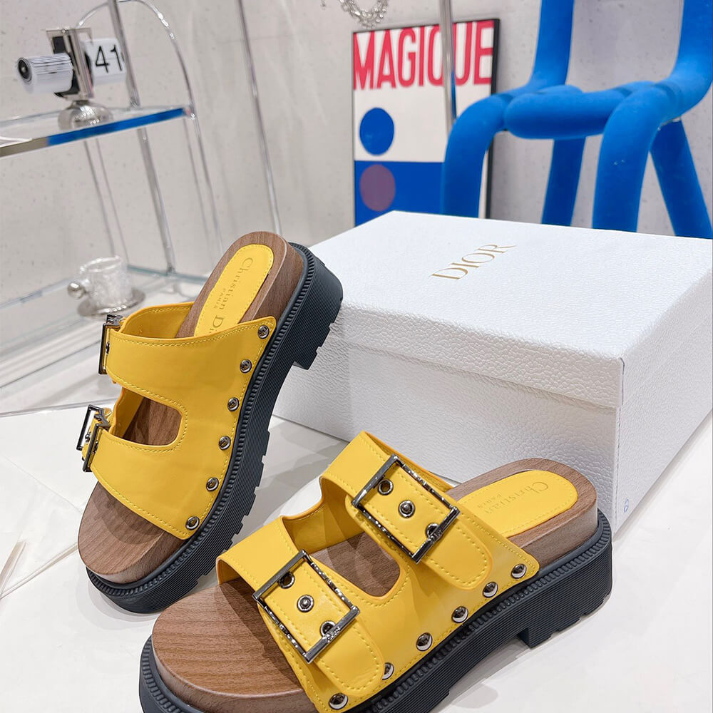 D10rquake strap sandal