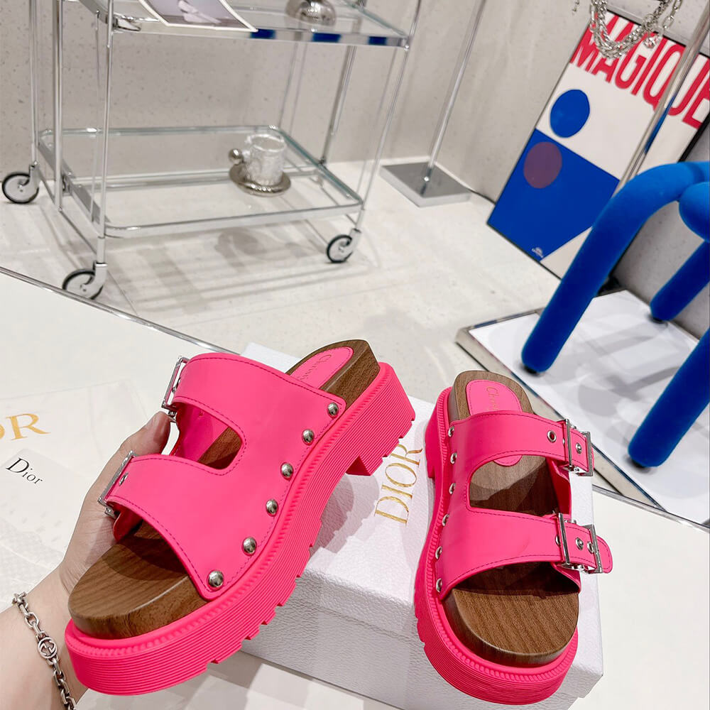 D10rquake strap sandal