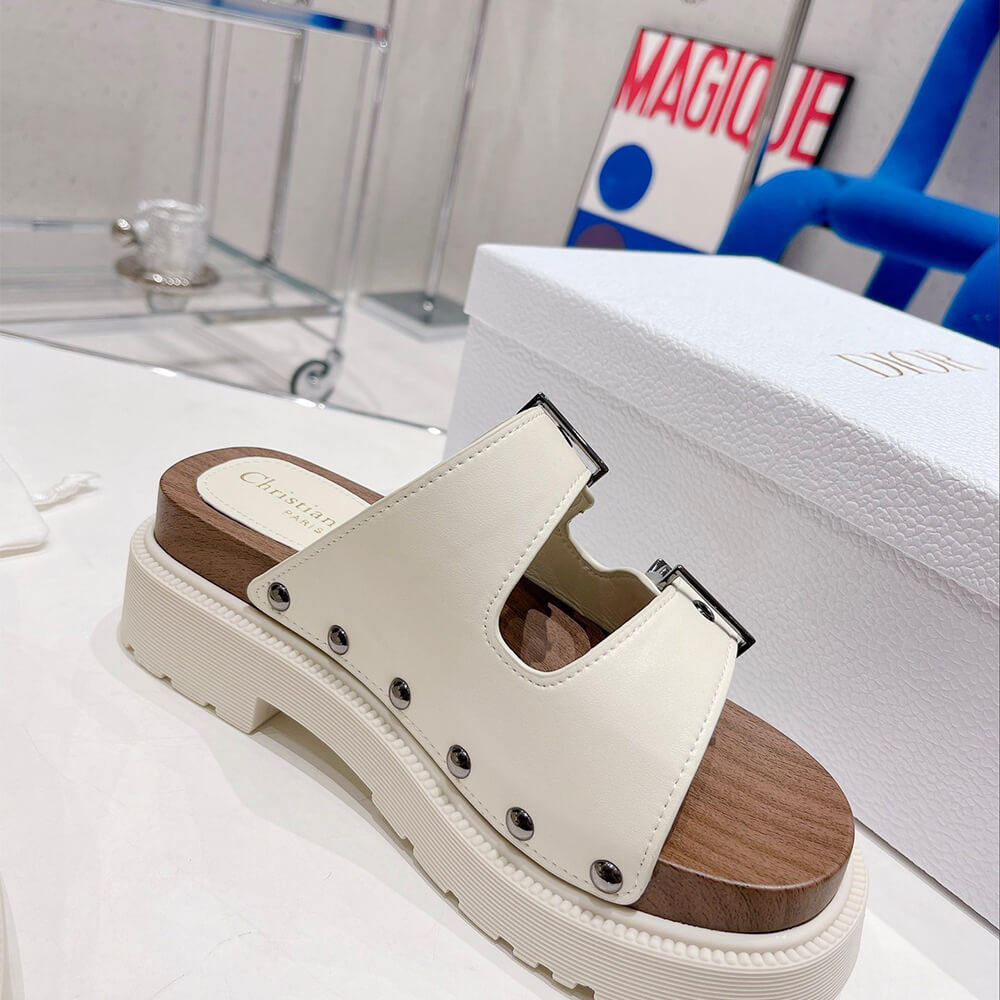 D10rquake strap sandal