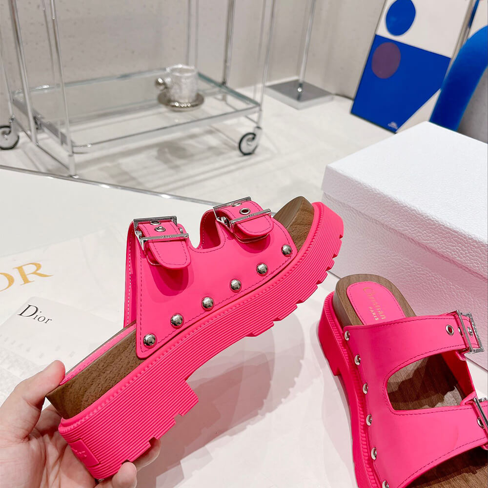 D10rquake strap sandal