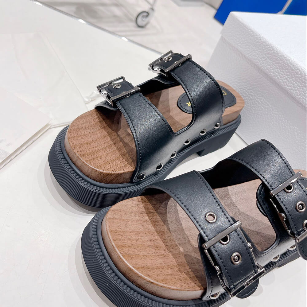 D10rquake strap sandal