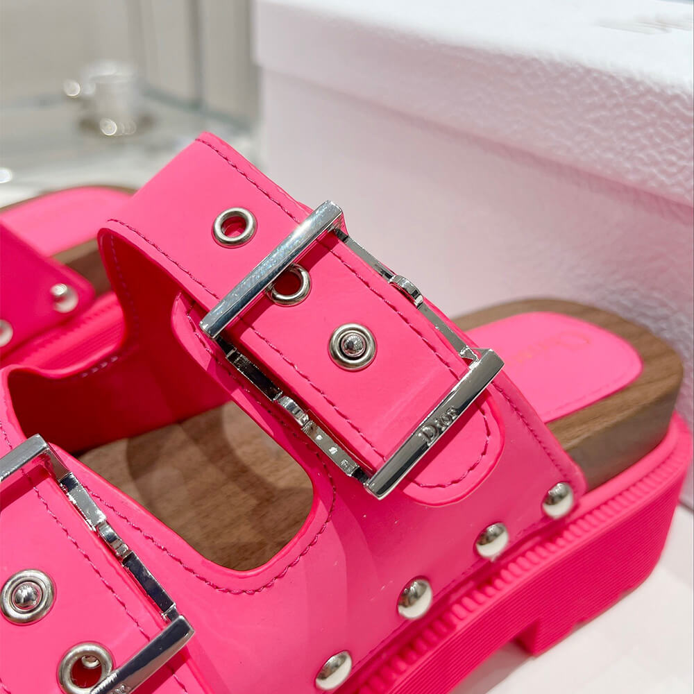 D10rquake strap sandal