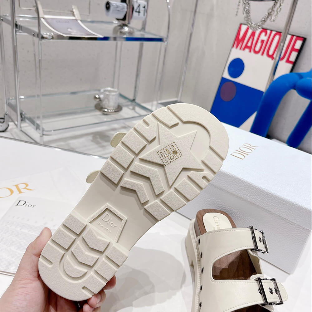 D10rquake strap sandal