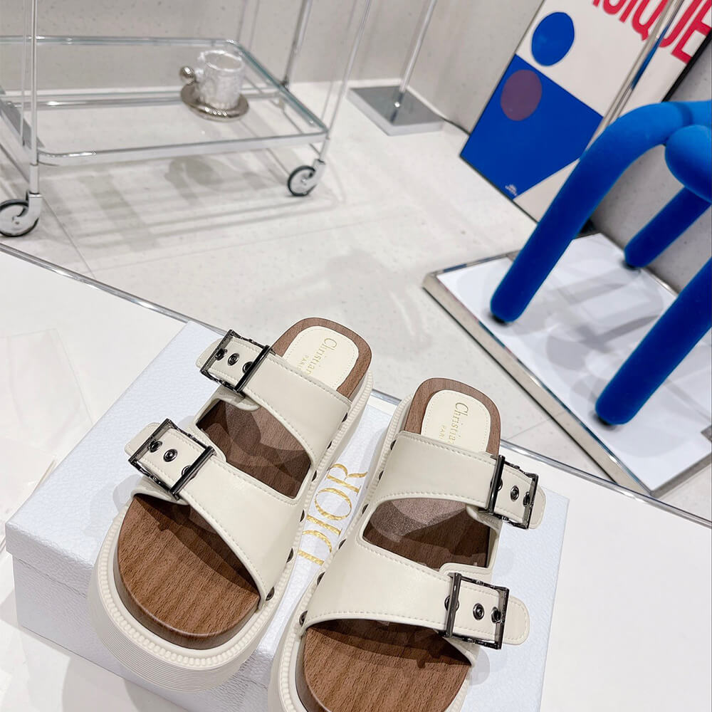 D10rquake strap sandal