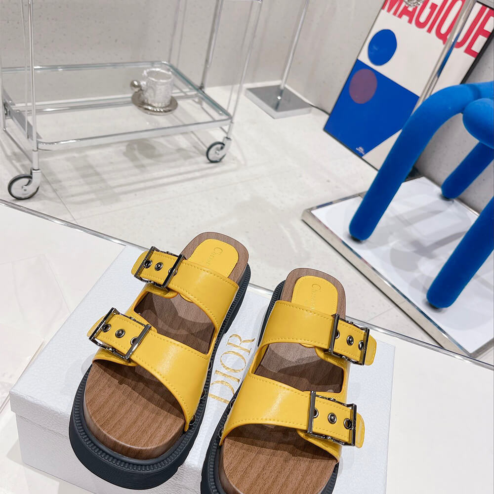 D10rquake strap sandal