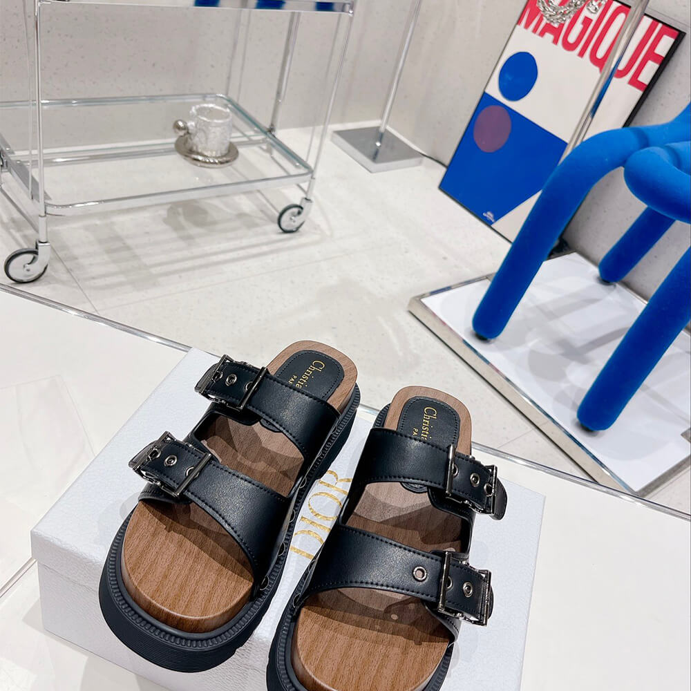 D10rquake strap sandal