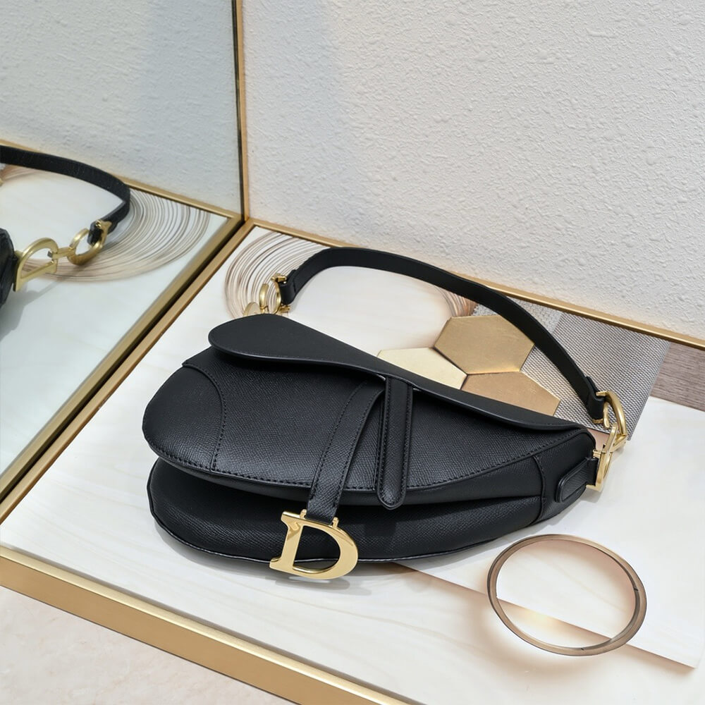 D10r saddle bag with strap