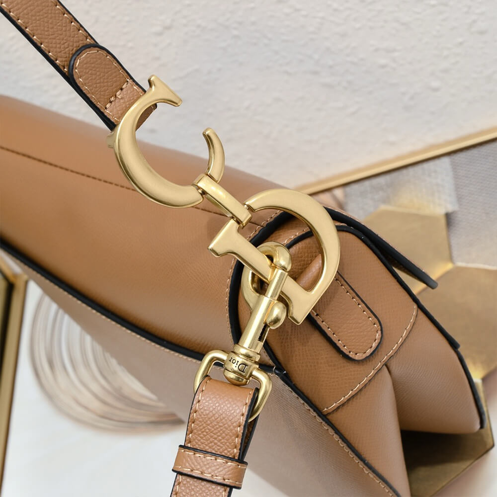 D10r saddle bag with strap