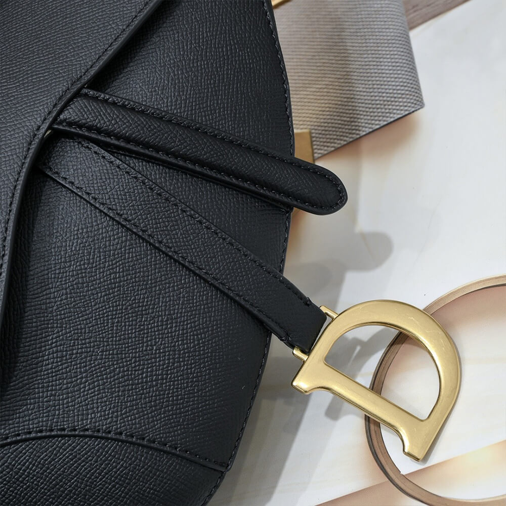 D10r saddle bag with strap