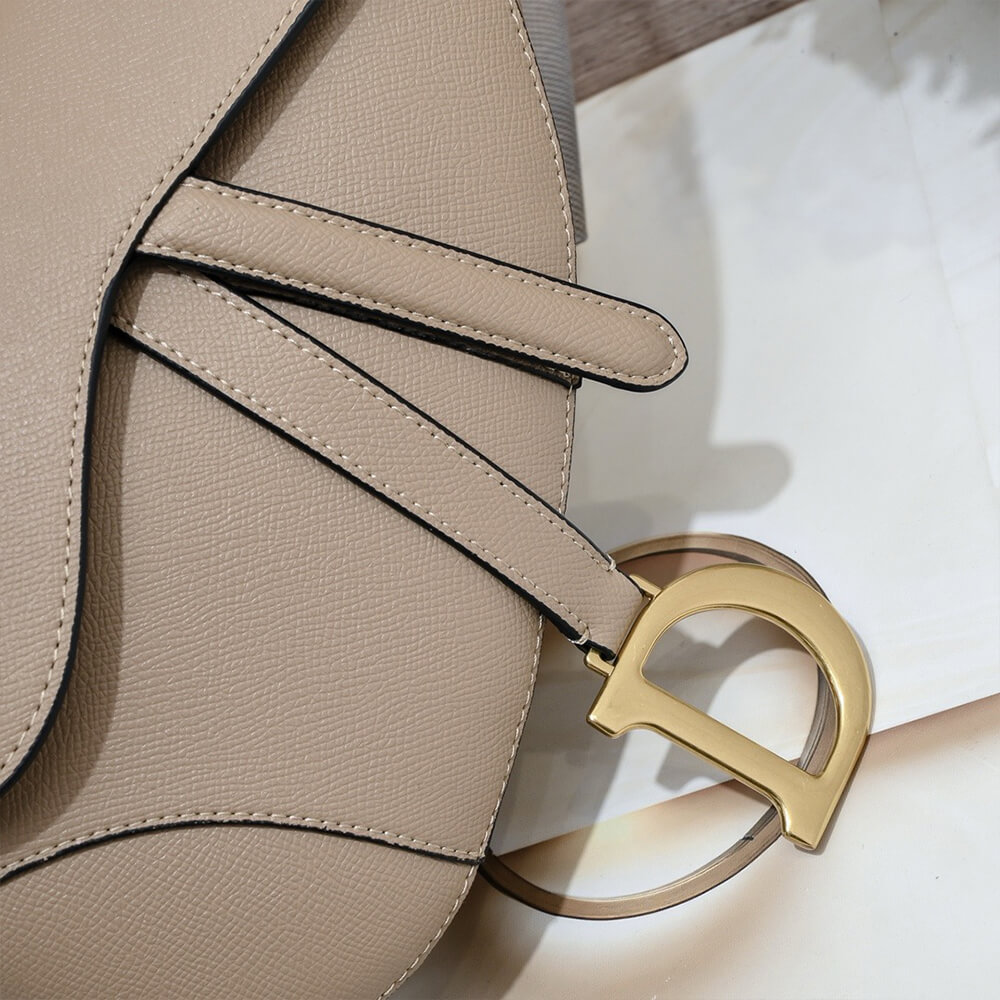 D10r saddle bag with strap
