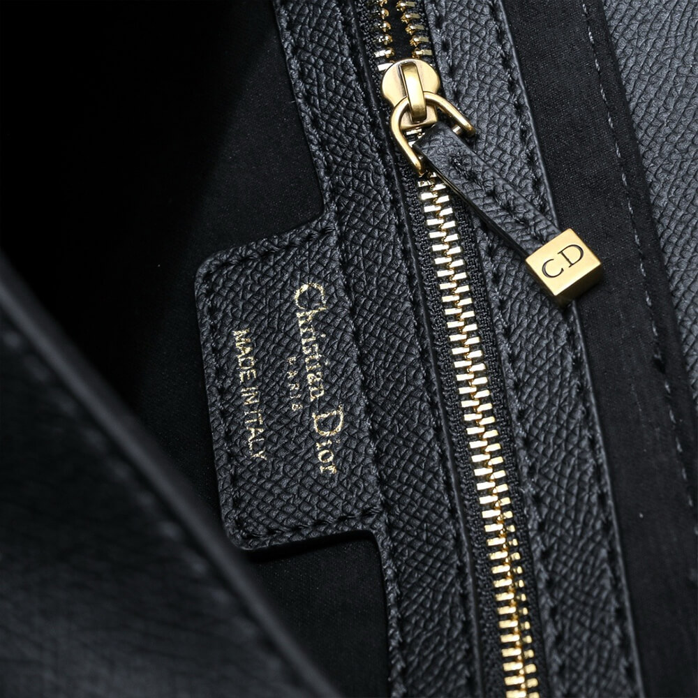D10r saddle bag with strap