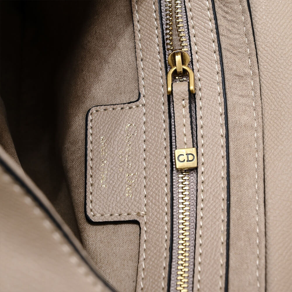 D10r saddle bag with strap