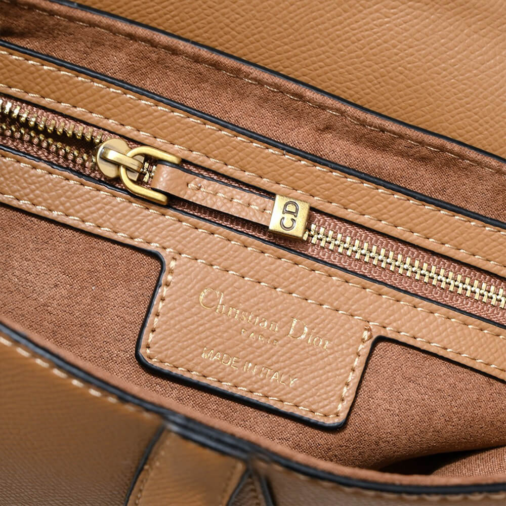 D10r saddle bag with strap