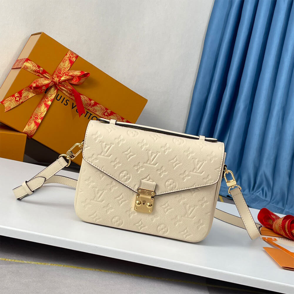 LV Pochette Metis