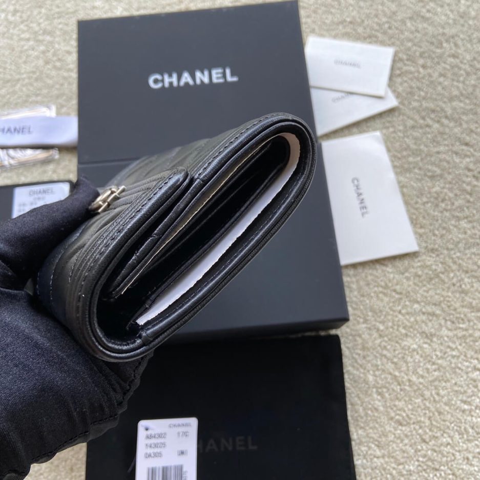 Ch**el boy long wallet