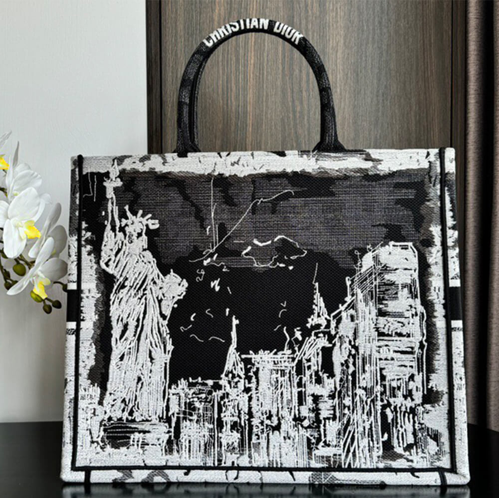 medium D10r book tote