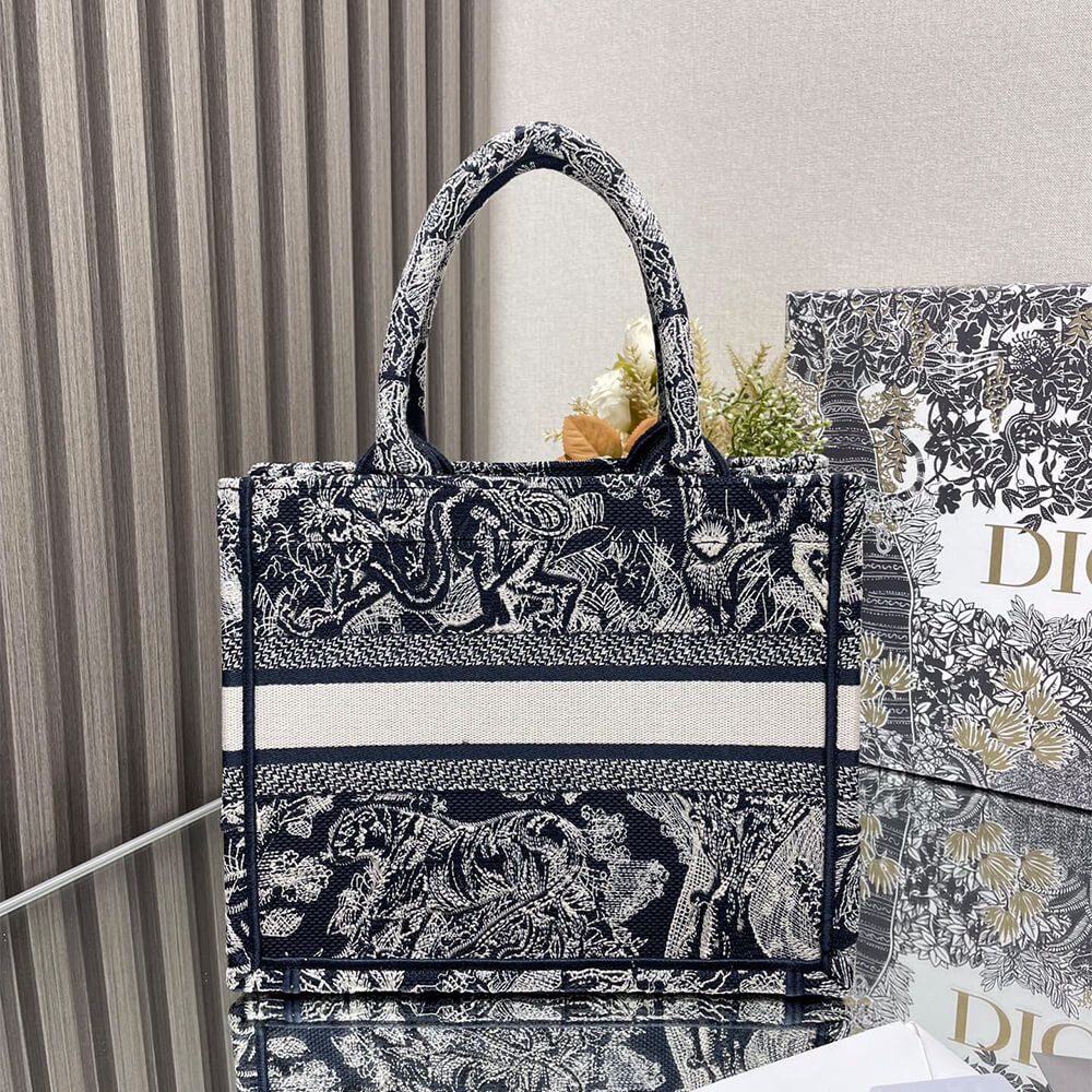 small D10r book tote