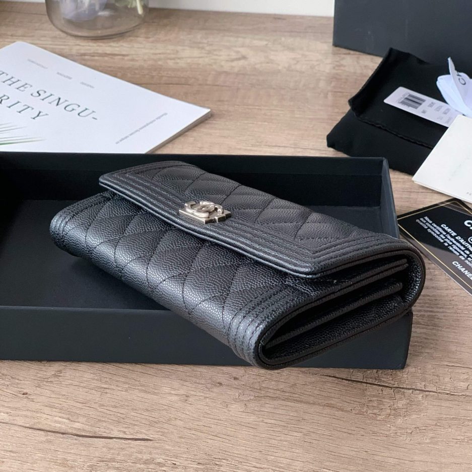 Ch**el classic long wallet