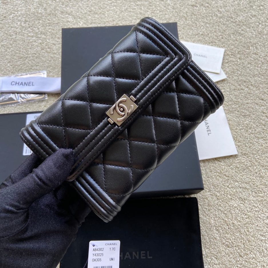 Ch**el boy long wallet