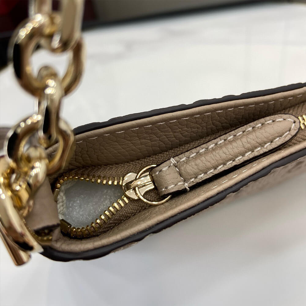 GG Emblem medium shoulder bag