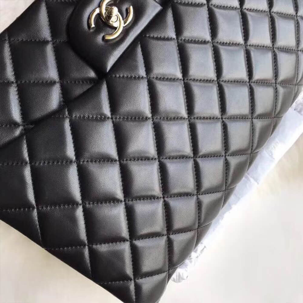 Ch**el classic maxi handbag  (tax-free grade)