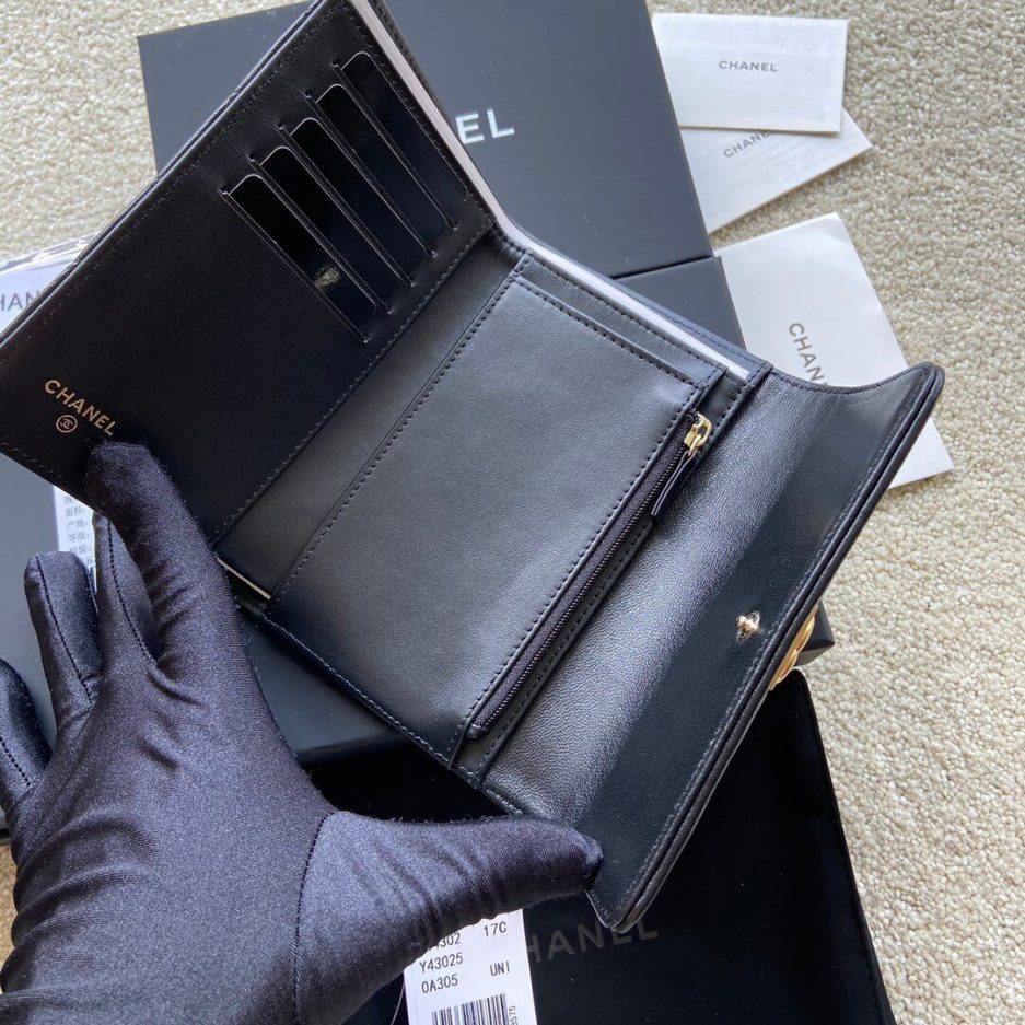 Ch**el boy long wallet