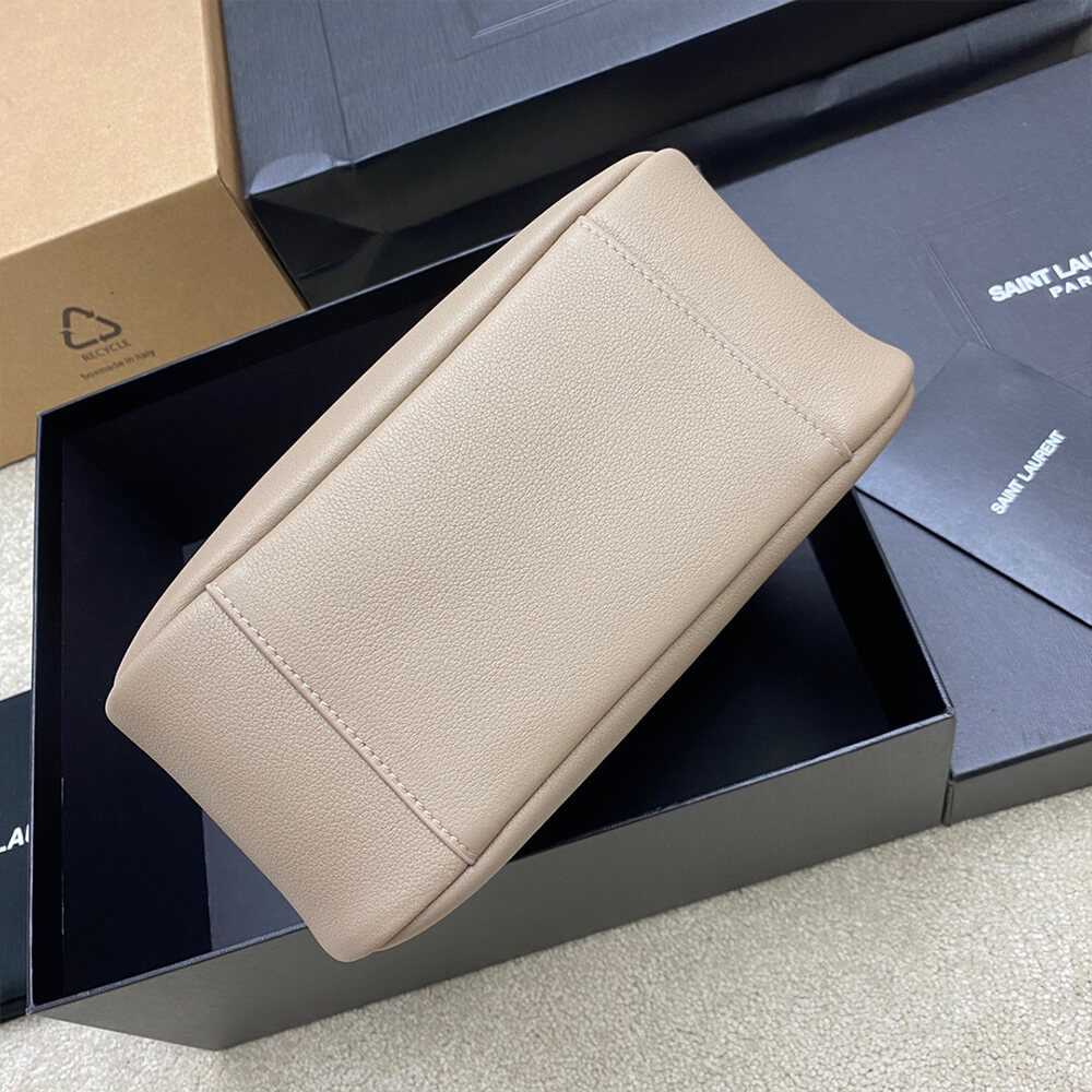 Small LE 5 À 7 bag in soft grained leather(High-end grade)