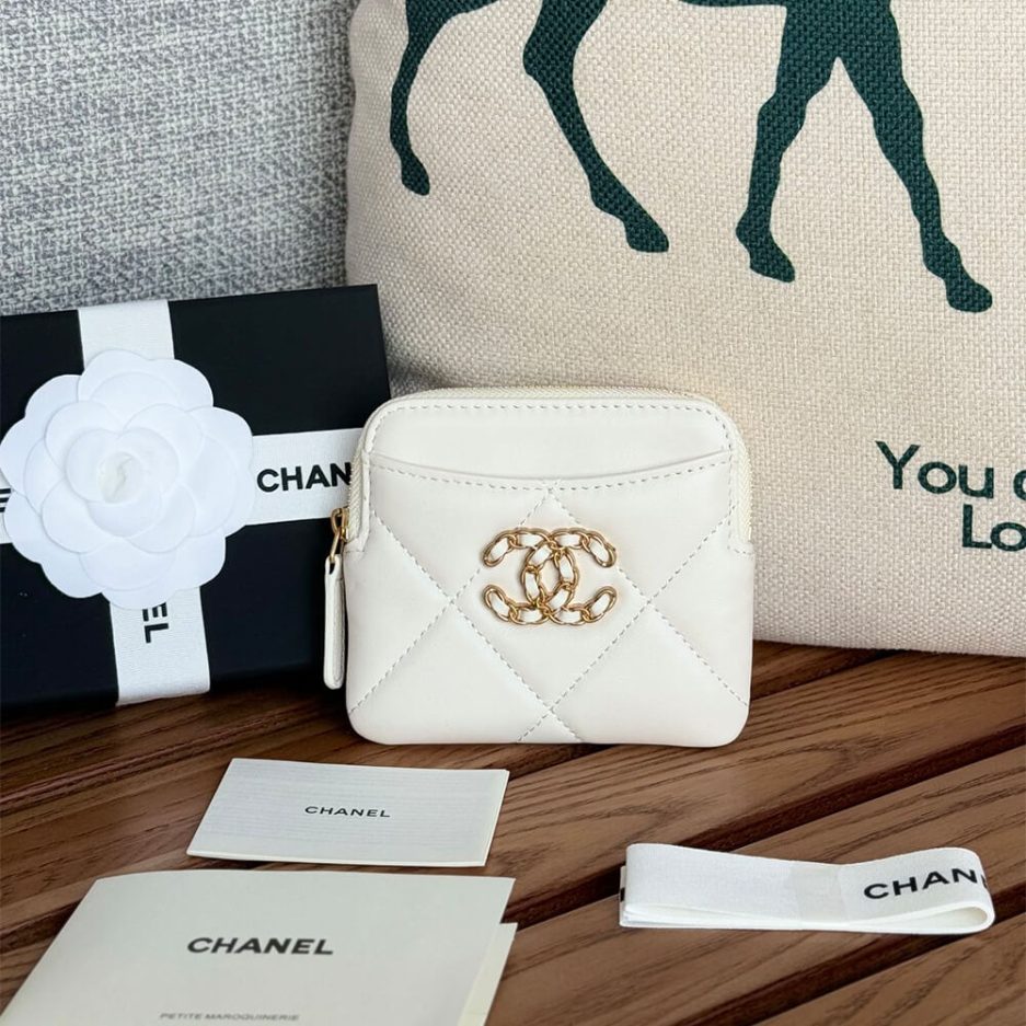Ch**el 19 zipped coin purse