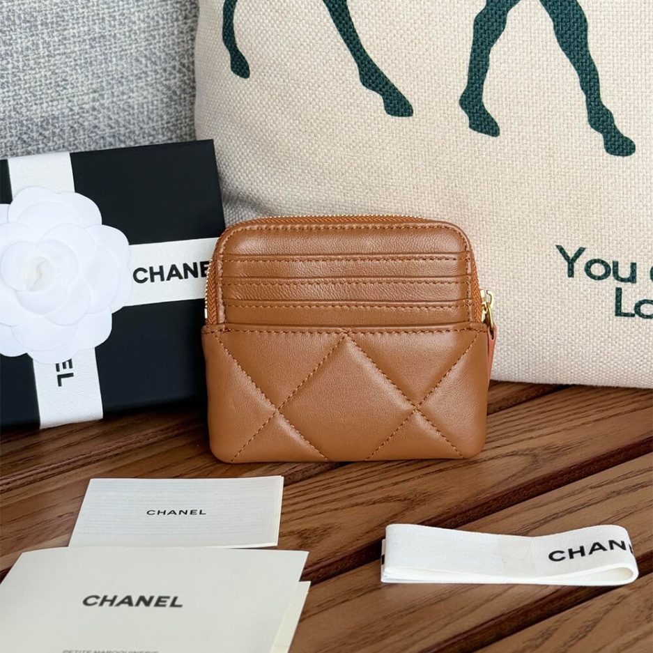 Ch**el 19 zipped coin purse