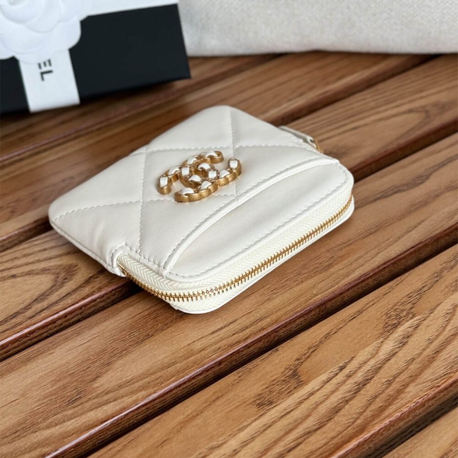 Ch**el 19 zipped coin purse