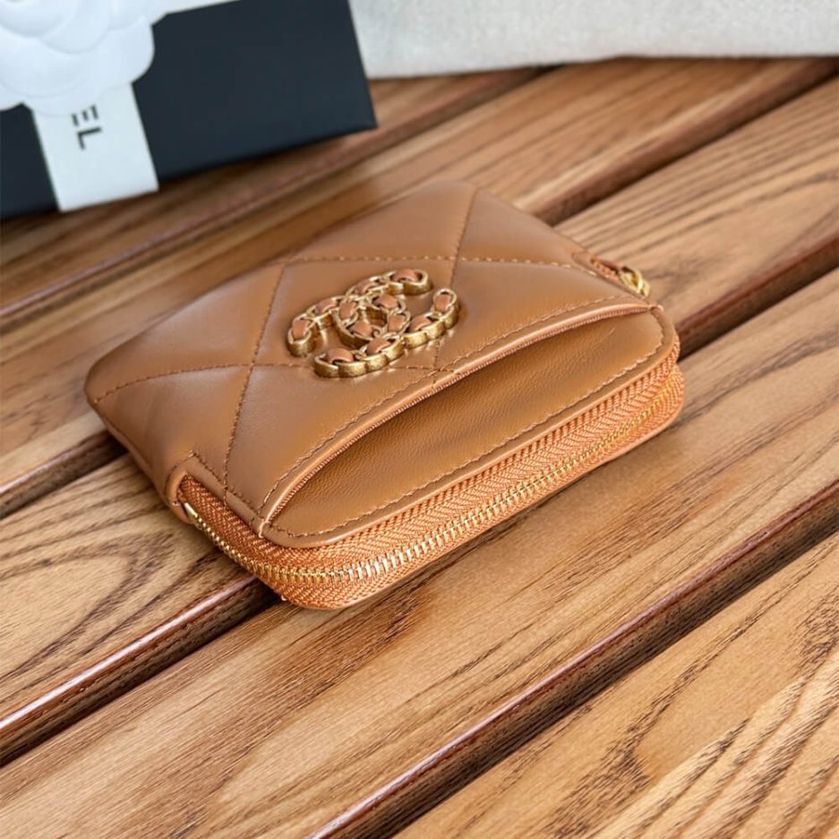Ch**el 19 zipped coin purse