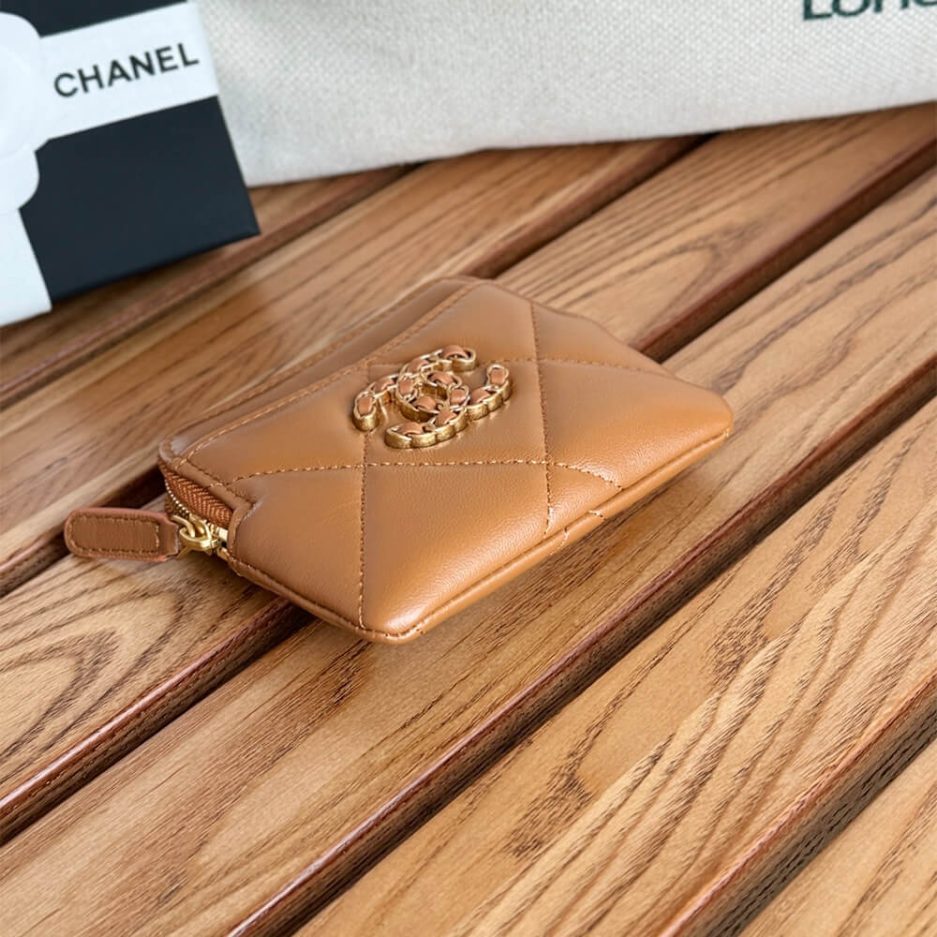 Ch**el 19 zipped coin purse