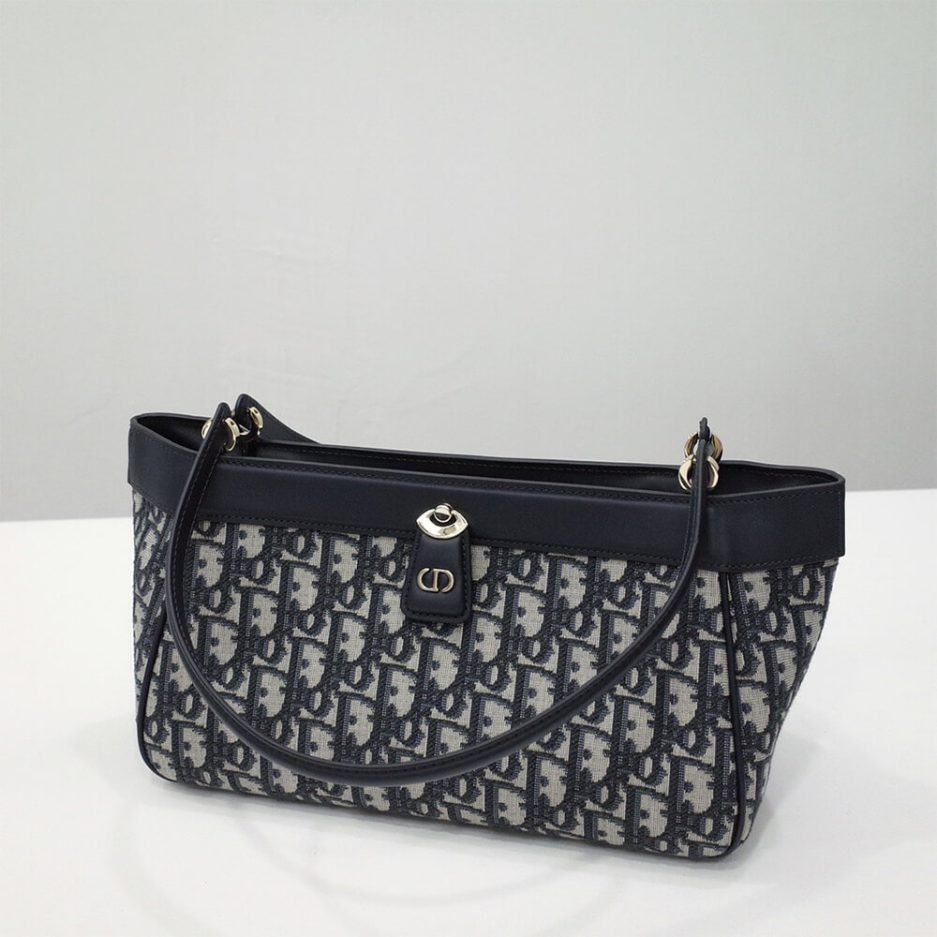 medium D10r key bag