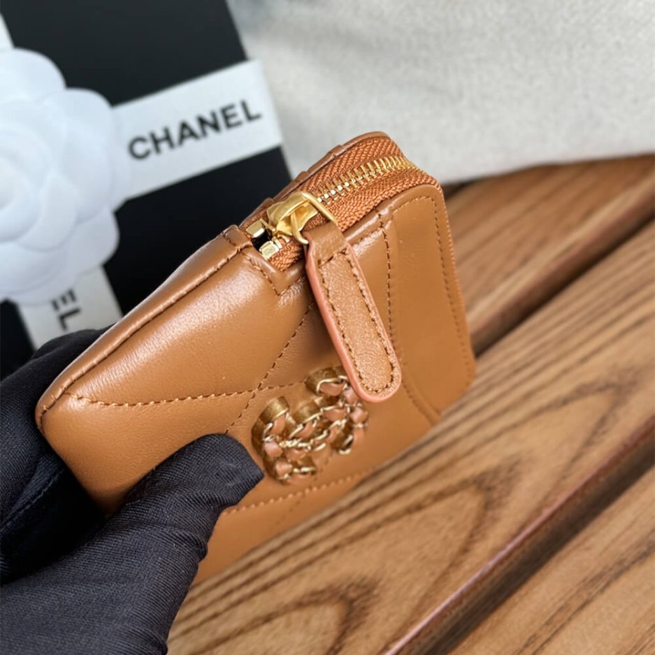 Ch**el 19 zipped coin purse