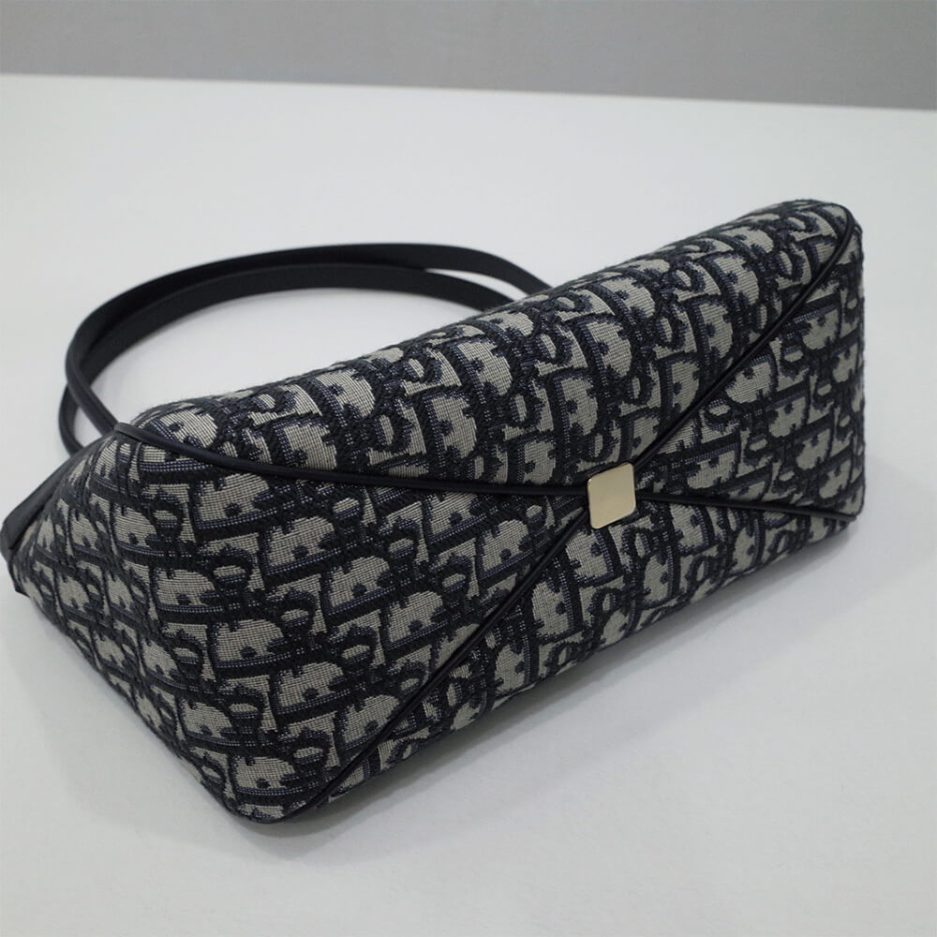 medium D10r key bag