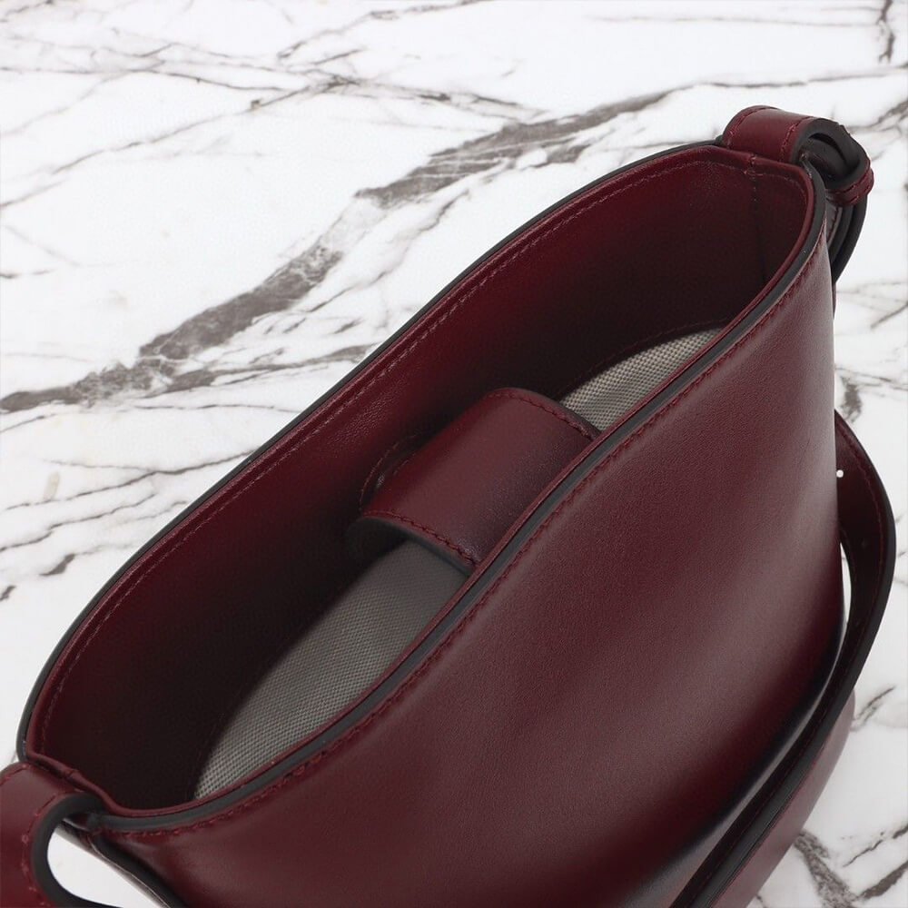 G*u*i 73 mini bucket bag