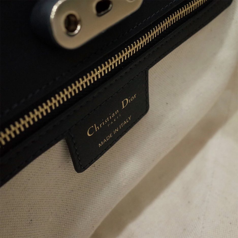 medium D10r key bag