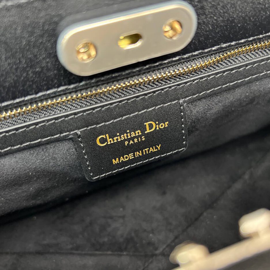 medium D10r key bag