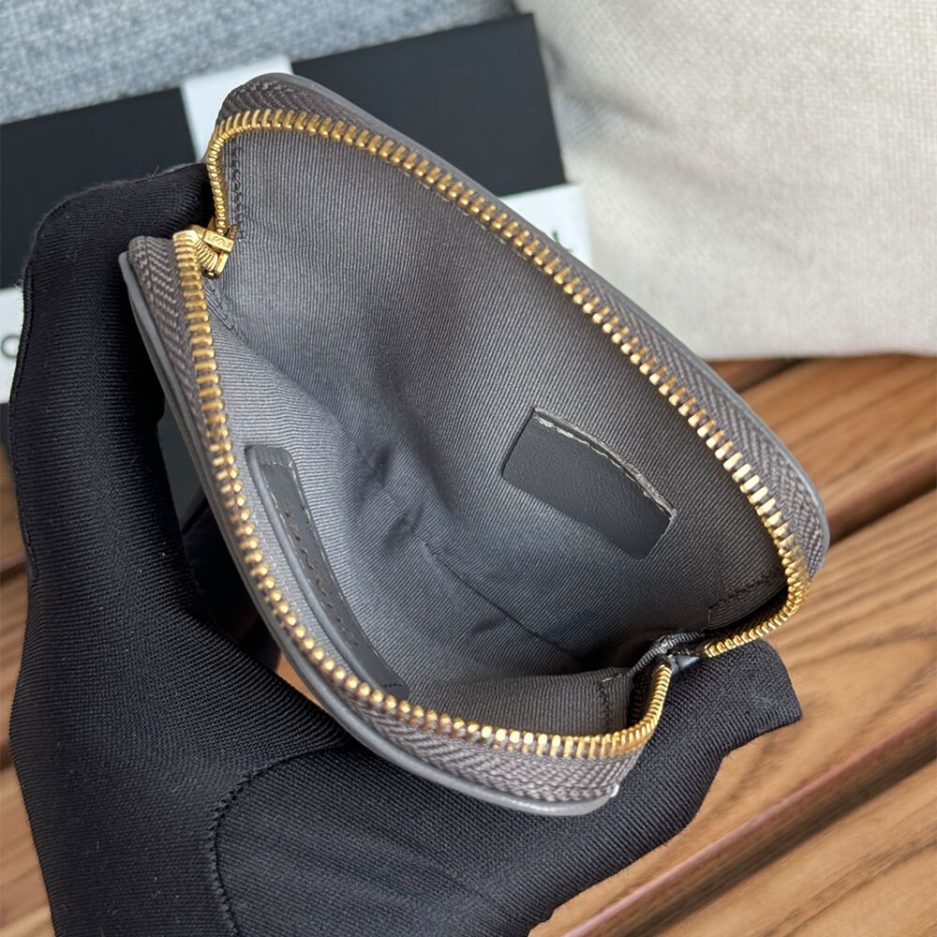 Ch**el 19 zipped coin purse