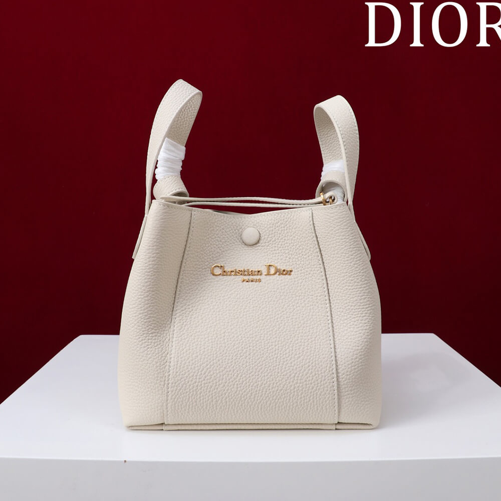 D10r small signature bucket bag