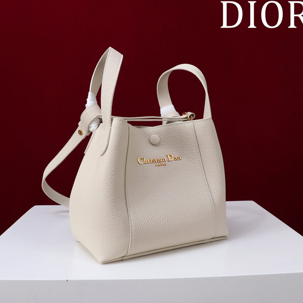 D10r small signature bucket bag