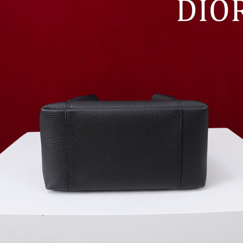 D10r small signature bucket bag