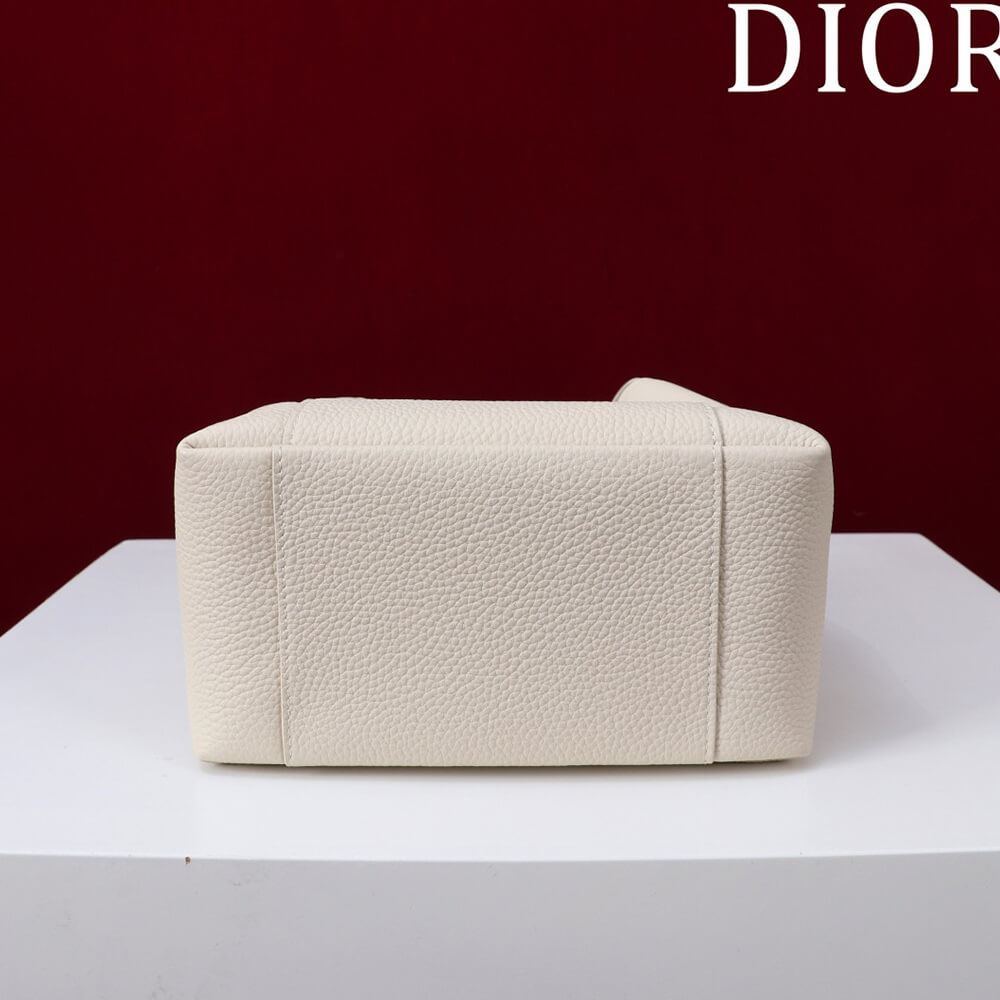 D10r small signature bucket bag