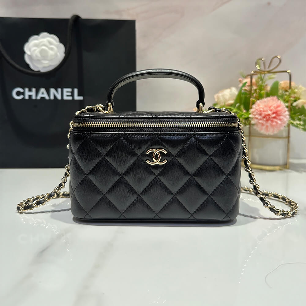 Ch**el long vanity with chain