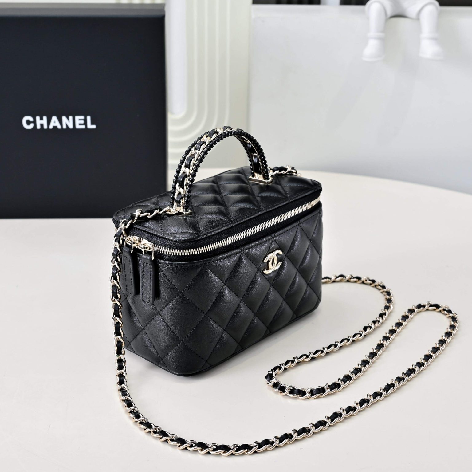 Ch**el long vanity with chain