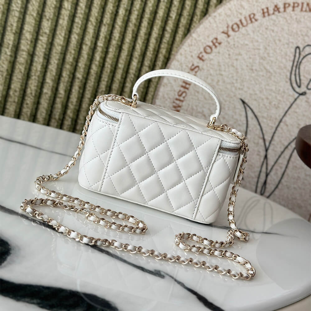 Ch**el long vanity with chain