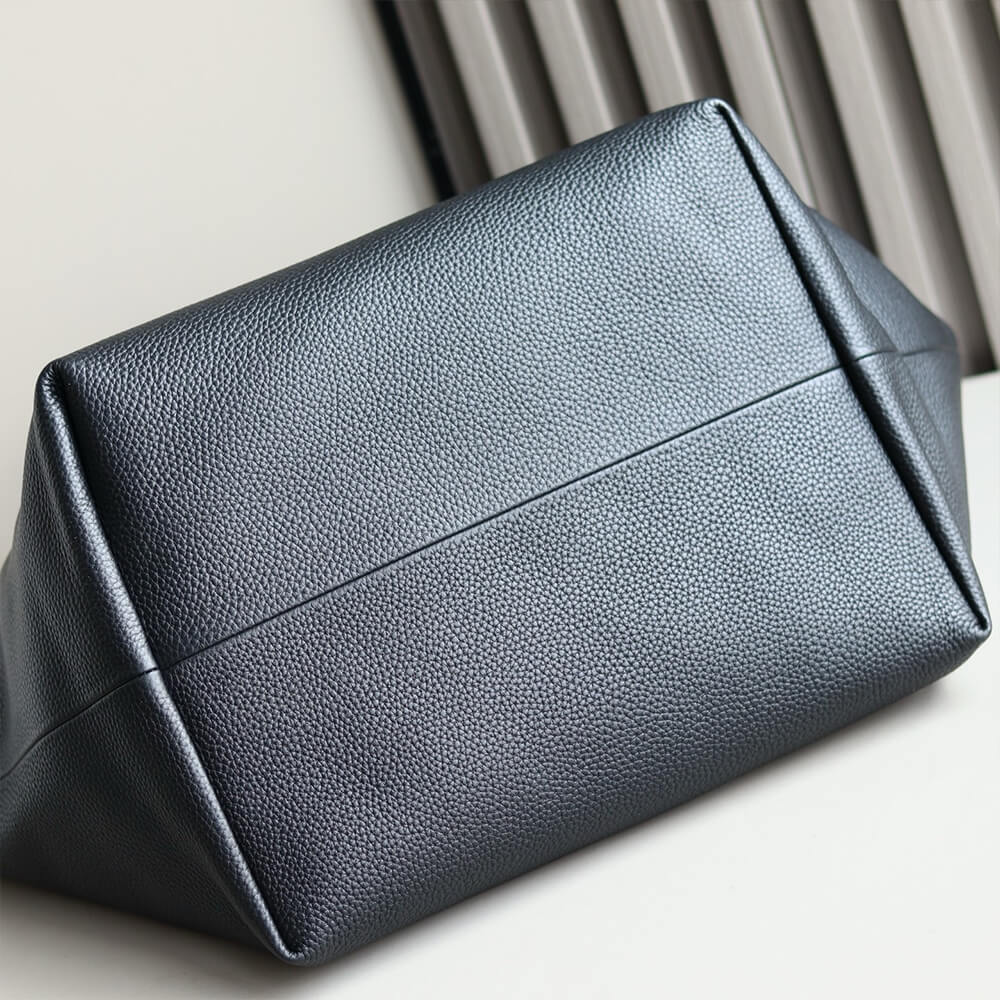 G*u*i totissima large reversible tote bag