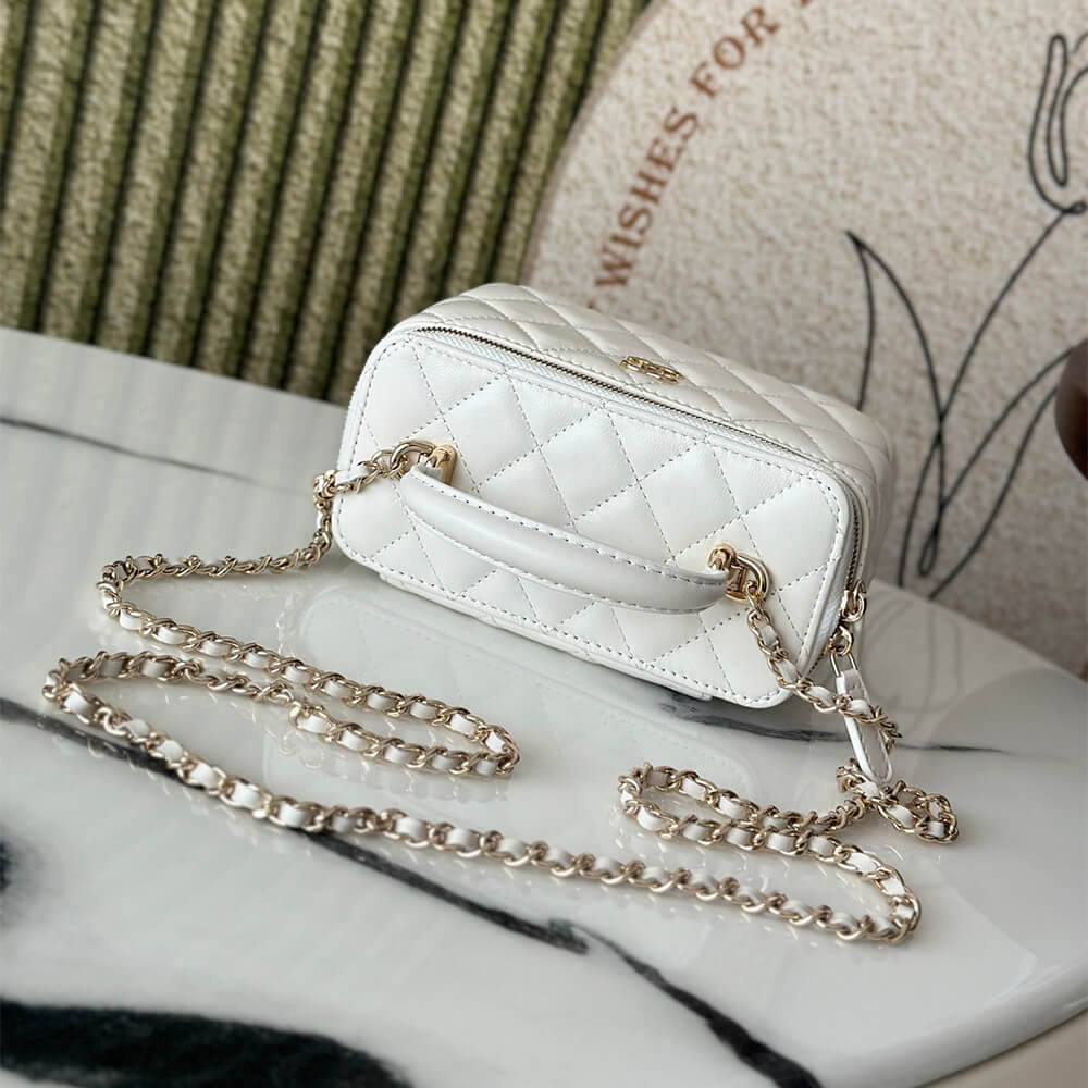 Ch**el long vanity with chain