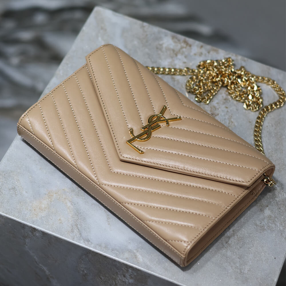 Y51 cassandre chain wallet in lambskin