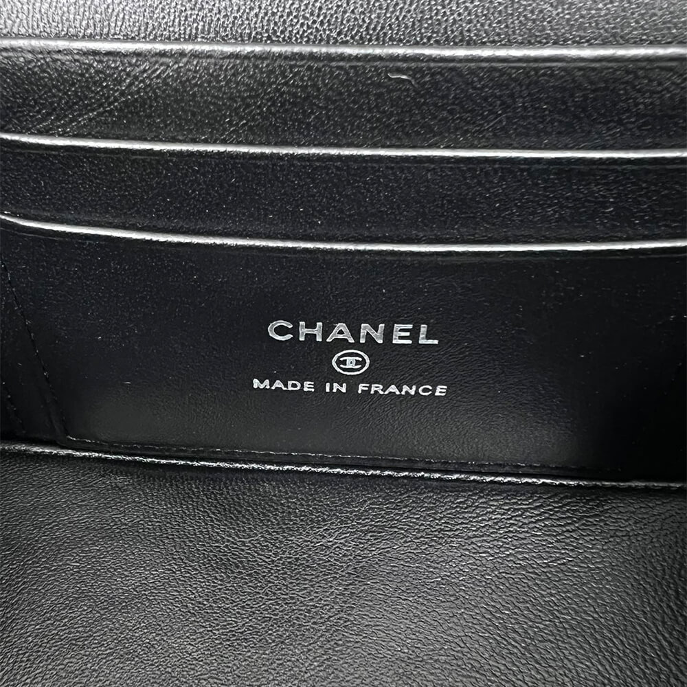 Ch**el long vanity with chain